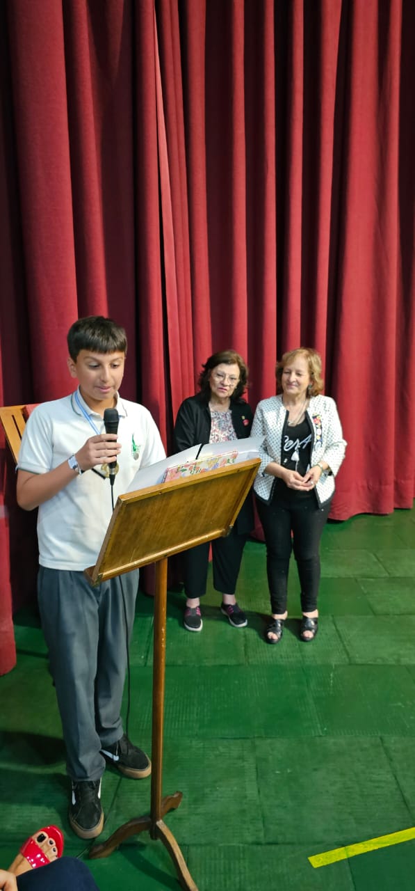 Reconocimiento mejor compañero a alumno de turno tarde.